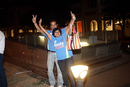 देखें आधी रात का जश्‍न । तस्‍वीरों में भारत की रोमांचक जीत