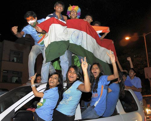 देखें आधी रात का जश्‍न । तस्‍वीरों में भारत की रोमांचक जीत