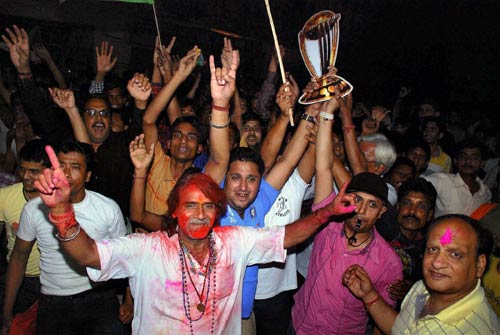 देखें आधी रात का जश्‍न । तस्‍वीरों में भारत की रोमांचक जीत