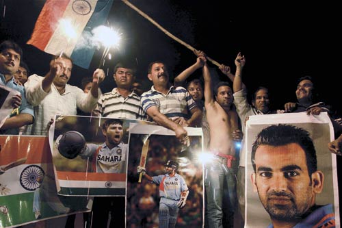 देखें आधी रात का जश्‍न । तस्‍वीरों में भारत की रोमांचक जीत