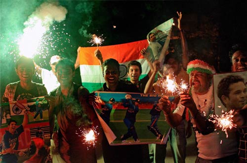 देखें आधी रात का जश्‍न । तस्‍वीरों में भारत की रोमांचक जीत