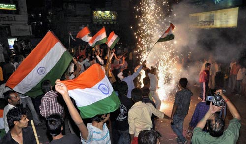 देखें आधी रात का जश्‍न । तस्‍वीरों में भारत की रोमांचक जीत