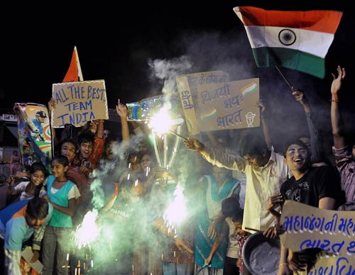 देखें आधी रात का जश्‍न । तस्‍वीरों में भारत की रोमांचक जीत