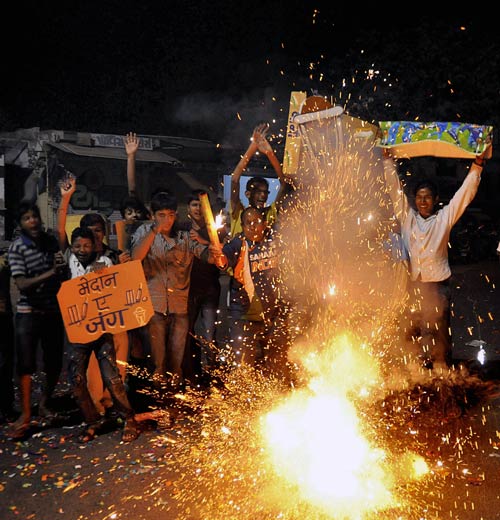 देखें आधी रात का जश्‍न । तस्‍वीरों में भारत की रोमांचक जीत