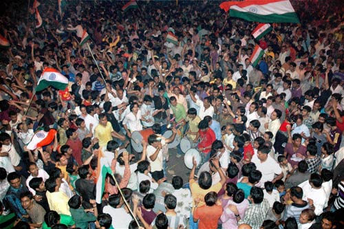 देखें आधी रात का जश्‍न । तस्‍वीरों में भारत की रोमांचक जीत