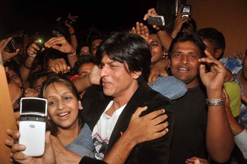 डॉन-2 में शाहरुख का नया लुक | किंग खान की पार्टी