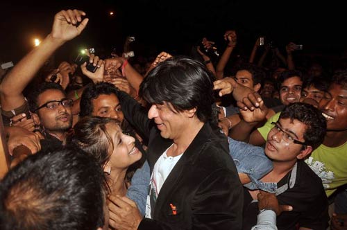 डॉन-2 में शाहरुख का नया लुक | किंग खान की पार्टी