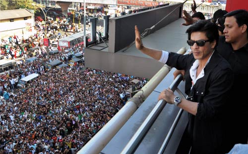 डॉन-2 में शाहरुख का नया लुक | किंग खान की पार्टी