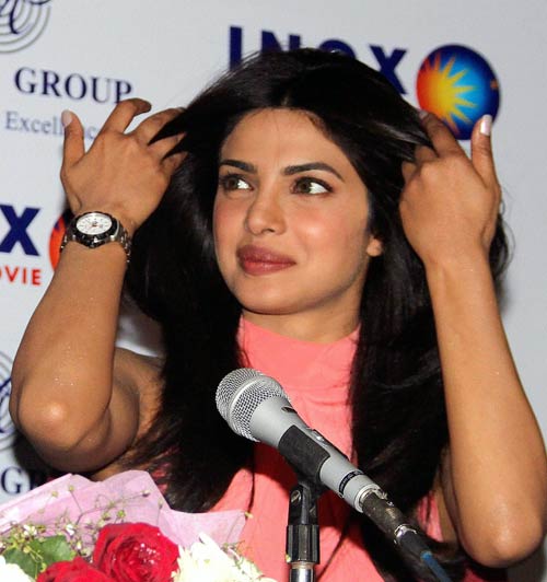 डॉन-2 में शाहरुख का नया लुक | किंग खान की पार्टी