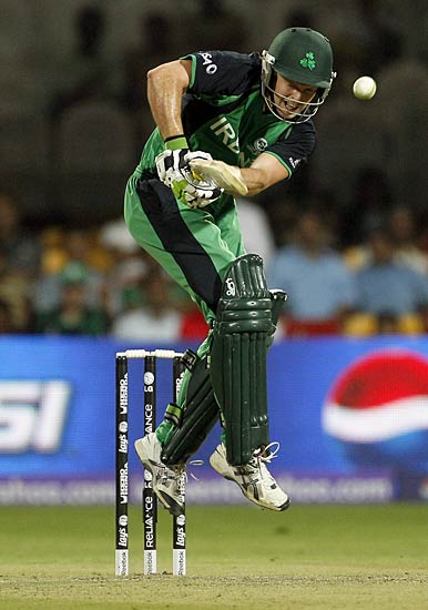 रोमांचक मुकाबले में आयरलैंड ने इंग्‍लैंड को धोया