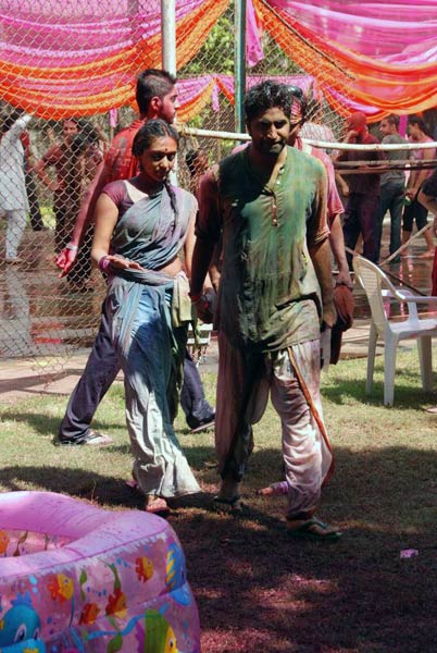 होली की मस्‍ती में डूबे कलाकार | होली के रंग में रंगा देश