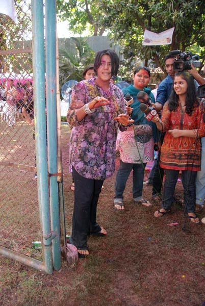 होली की मस्‍ती में डूबे कलाकार | होली के रंग में रंगा देश