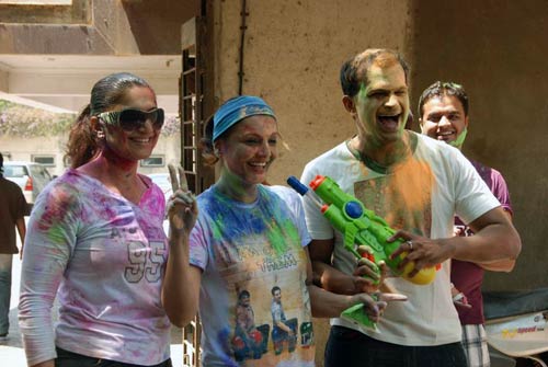 होली की मस्‍ती में डूबे कलाकार | होली के रंग में रंगा देश