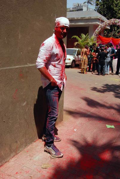 होली की मस्‍ती में डूबे कलाकार | होली के रंग में रंगा देश