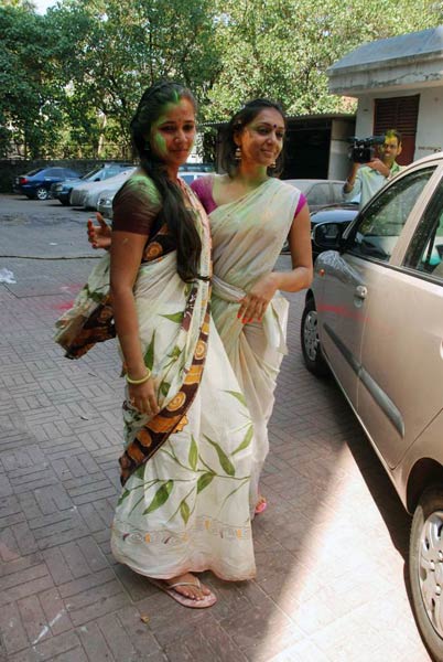 होली की मस्‍ती में डूबे कलाकार | होली के रंग में रंगा देश