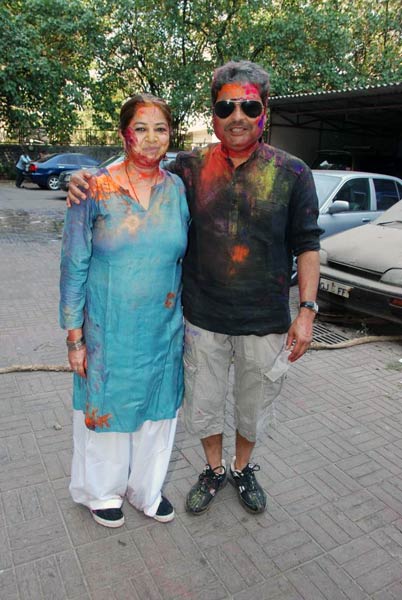 होली की मस्‍ती में डूबे कलाकार | होली के रंग में रंगा देश