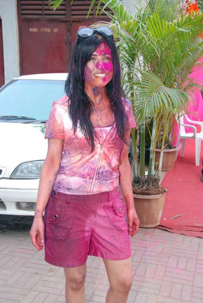 होली की मस्‍ती में डूबे कलाकार | होली के रंग में रंगा देश