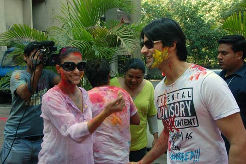 होली की मस्‍ती में डूबे कलाकार | होली के रंग में रंगा देश