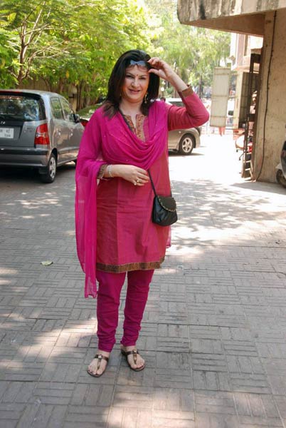 होली की मस्‍ती में डूबे कलाकार | होली के रंग में रंगा देश