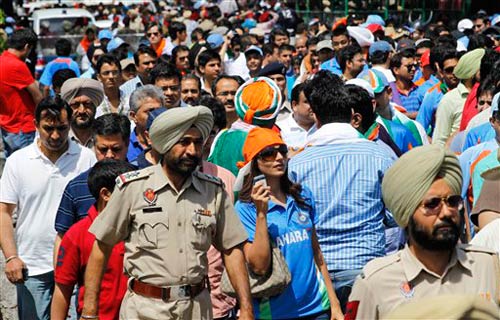 भारत-पाक के बीच हुए महामुकाबले की तस्‍वीरें । अपडेट