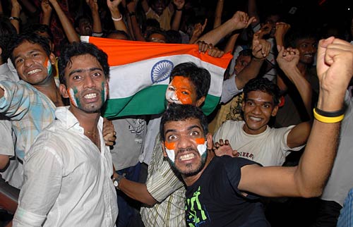 देखें आधी रात का जश्‍न । तस्‍वीरों में भारत की रोमांचक जीत