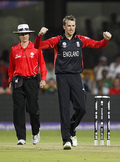 रोमांचक मुकाबले में आयरलैंड ने इंग्‍लैंड को धोया