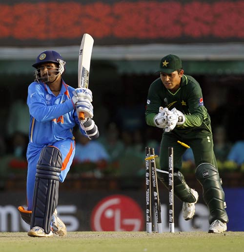 तस्‍वीरों में देखें भारत की रोमांचक जीत । आधी रात का जश्‍न