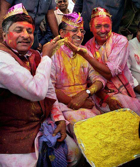 होली के रंग में रंगा देश... | एक्‍सक्‍लूसिव: ऑपरेशन गुलाल