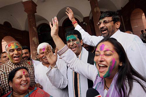 होली के रंग में रंगा देश... | एक्‍सक्‍लूसिव: ऑपरेशन गुलाल