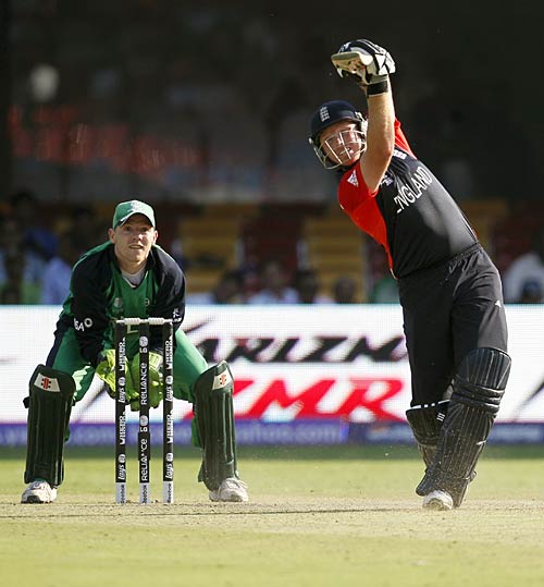 रोमांचक मुकाबले में आयरलैंड ने इंग्‍लैंड को धोया