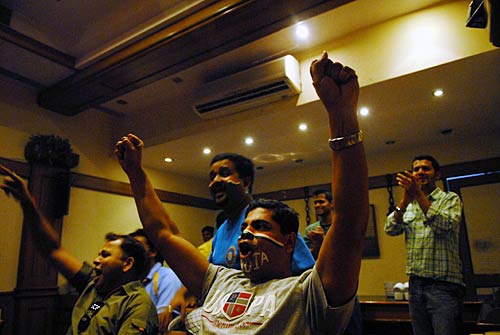 सितारों ने उठाया भारत-पाक मैच का लुत्‍फ । रोमांचक जीत