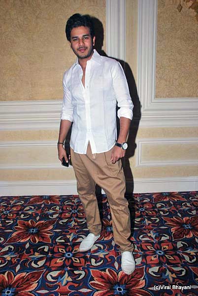 मकाउ में 'स्टार परिवार' के सितारे | हसीनों की दिलकश अदाएं