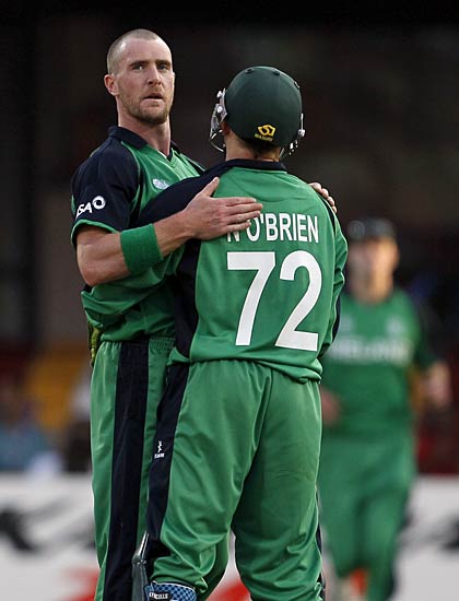 रोमांचक मुकाबले में आयरलैंड ने इंग्‍लैंड को धोया