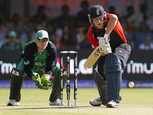 रोमांचक मुकाबले में आयरलैंड ने इंग्‍लैंड को धोया