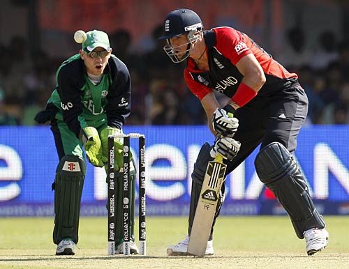 रोमांचक मुकाबले में आयरलैंड ने इंग्‍लैंड को धोया