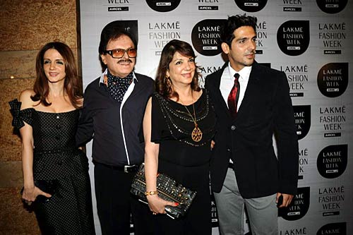 फैशन वीक में मॉडलों ने मोहा मन । फैशन वीक की और तस्‍वीरें