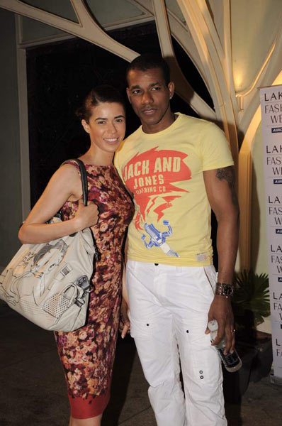 अनामिका के फैशन शो में सोनम कपूर | एचडीआईएल फैशन वीक