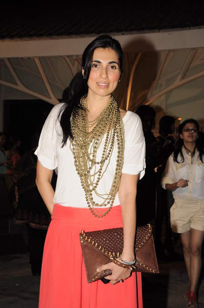 अनामिका के फैशन शो में सोनम कपूर | एचडीआईएल फैशन वीक