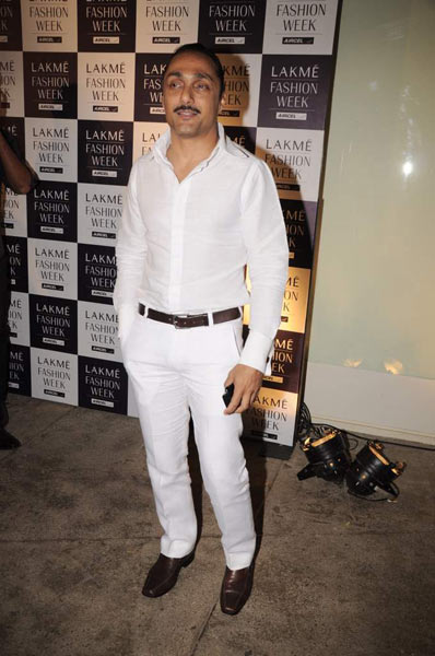 अनामिका के फैशन शो में सोनम कपूर | एचडीआईएल फैशन वीक