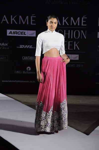 अनामिका के फैशन शो में सोनम कपूर | एचडीआईएल फैशन वीक