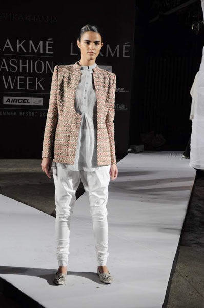 अनामिका के फैशन शो में सोनम कपूर | एचडीआईएल फैशन वीक