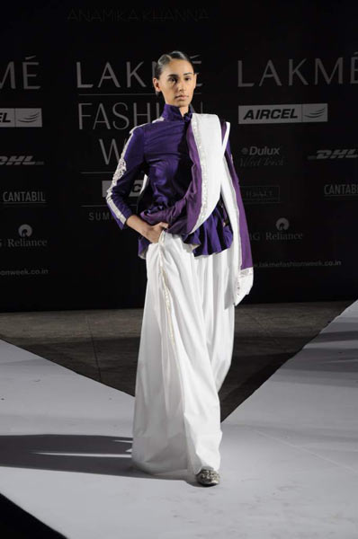 अनामिका के फैशन शो में सोनम कपूर | एचडीआईएल फैशन वीक