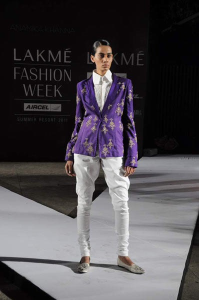 अनामिका के फैशन शो में सोनम कपूर | एचडीआईएल फैशन वीक