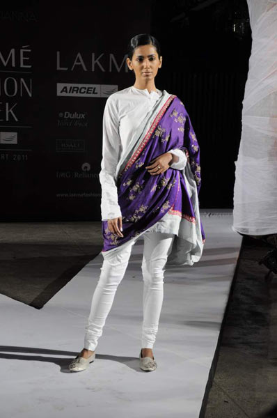 अनामिका के फैशन शो में सोनम कपूर | एचडीआईएल फैशन वीक