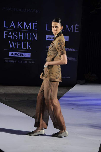 अनामिका के फैशन शो में सोनम कपूर | एचडीआईएल फैशन वीक
