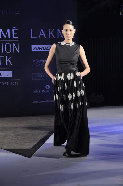 अनामिका के फैशन शो में सोनम कपूर | एचडीआईएल फैशन वीक