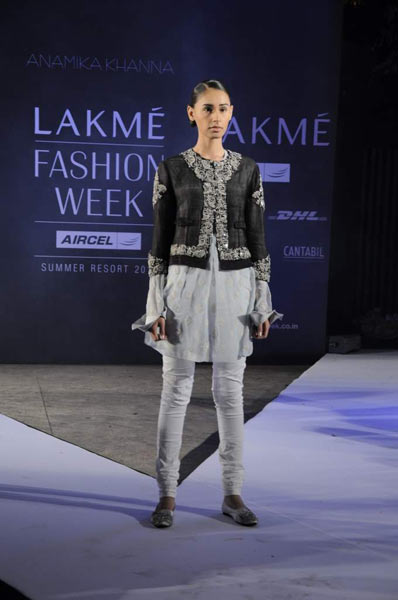 अनामिका के फैशन शो में सोनम कपूर | एचडीआईएल फैशन वीक