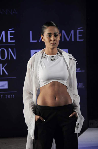 अनामिका के फैशन शो में सोनम कपूर | एचडीआईएल फैशन वीक