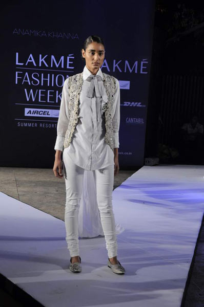 अनामिका के फैशन शो में सोनम कपूर | एचडीआईएल फैशन वीक