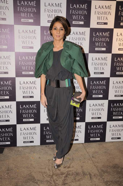 अनामिका के फैशन शो में सोनम कपूर | एचडीआईएल फैशन वीक